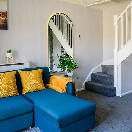 Stylish Two-bed House With Parking Hébergement de vacances *