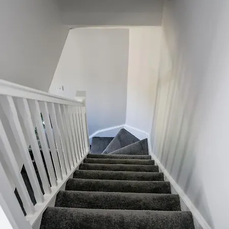 Hébergement de vacances Stylish Two-bed House With Parking